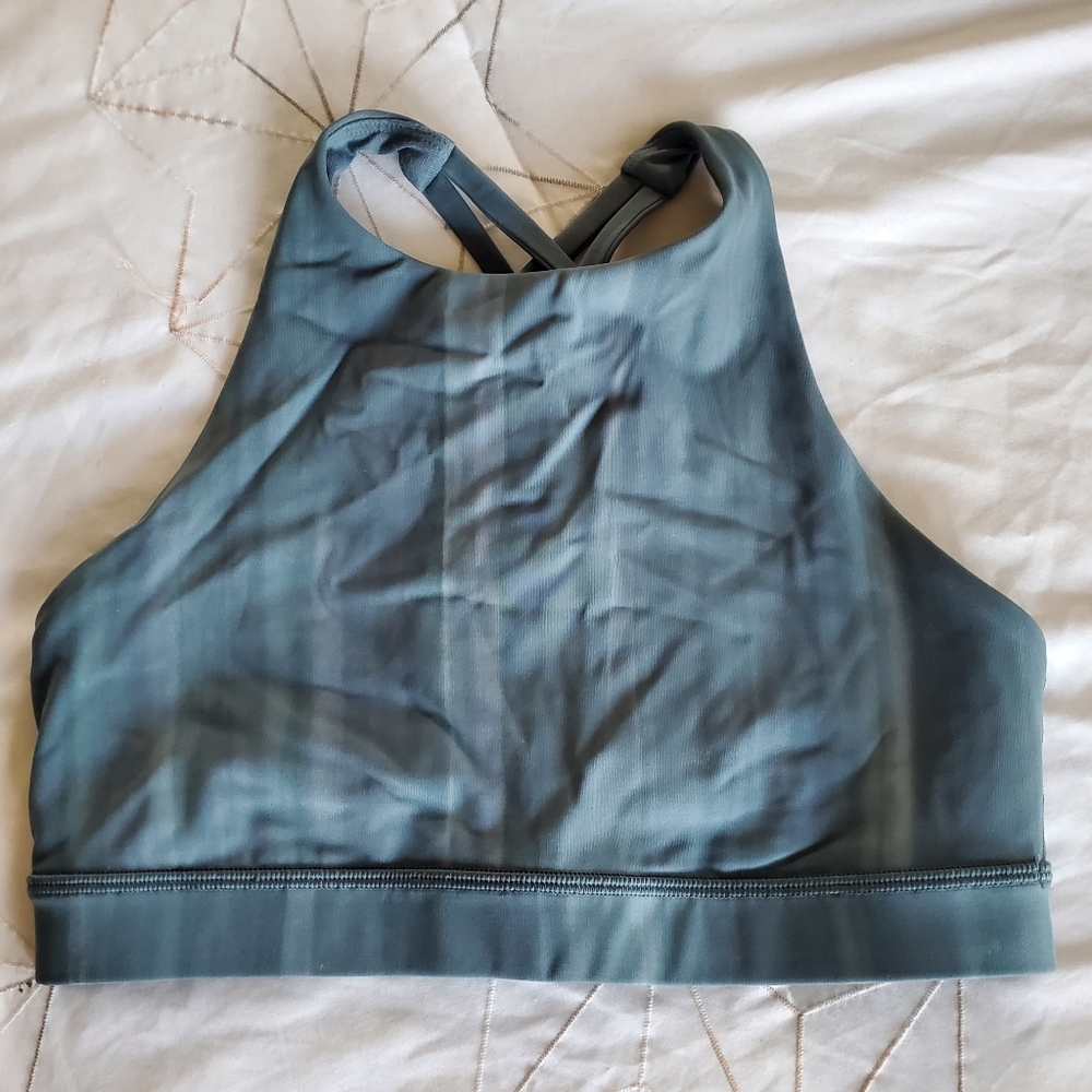 Lululemon sports bra